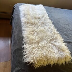 Faux fur decorative throw